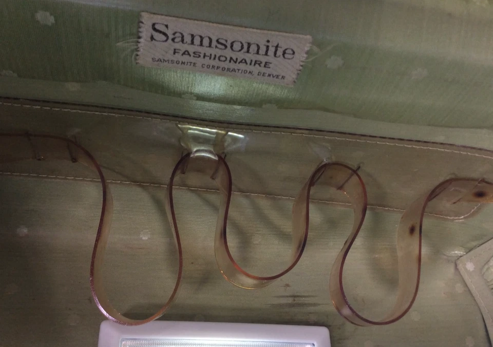 Samsonite Fashionaire Estuche de tocador de viaje rígido verde con inserto de plástico Foto 3 de 4