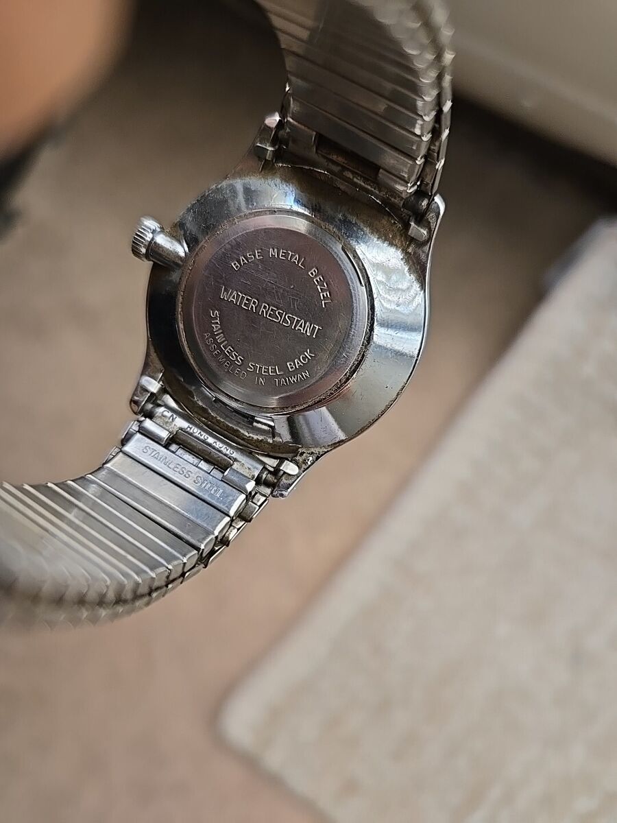 Vintage Timex Watch Men Silver Tone Round 34mm Stretch Band Vintage Timex Watch Men Silver Tone Round 34mm Stretch Band