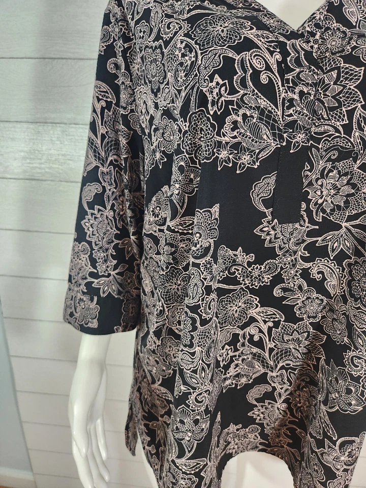 Catherines  Top Women's Sz  16 Floral Tunic Floral V neck Black Pink - Image 3 of 4