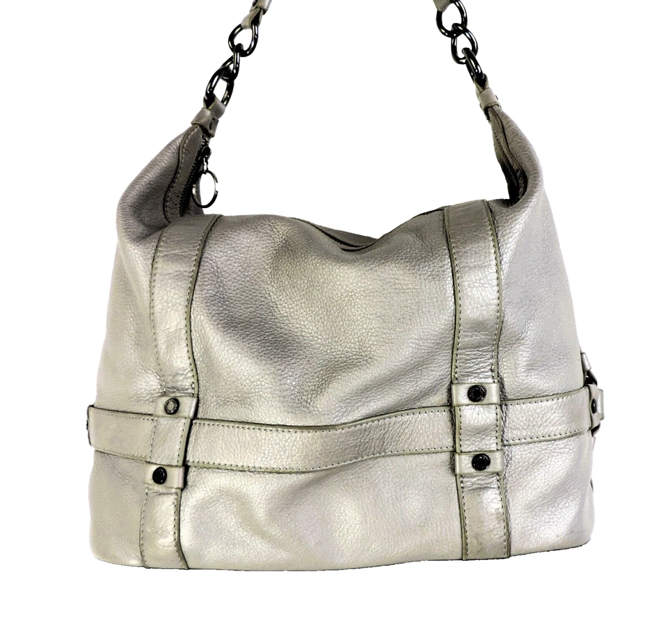 Bolso de hombro hobo de cuero plateado granulado Kenneth Cole Reaction cierre con cremallera Foto 3 de 4