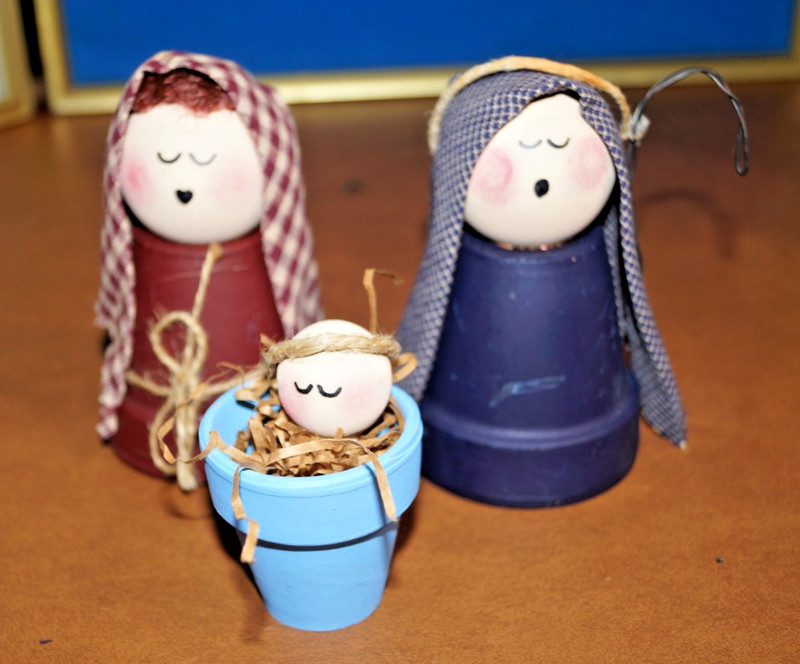 Vintage Folk Art Primitive Look Nativity Set Christmas Holy Family 3 Pcs Set