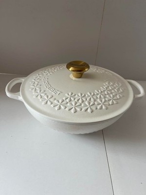 Le Creuset Signature Marmite 22cm Cotton White Flower Relief Cast Iron Pot