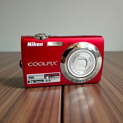 Nikon Coolpix S220 Digitalkamera 10.0 MP - 3x Zoom - Rot - Getestet   - Händler