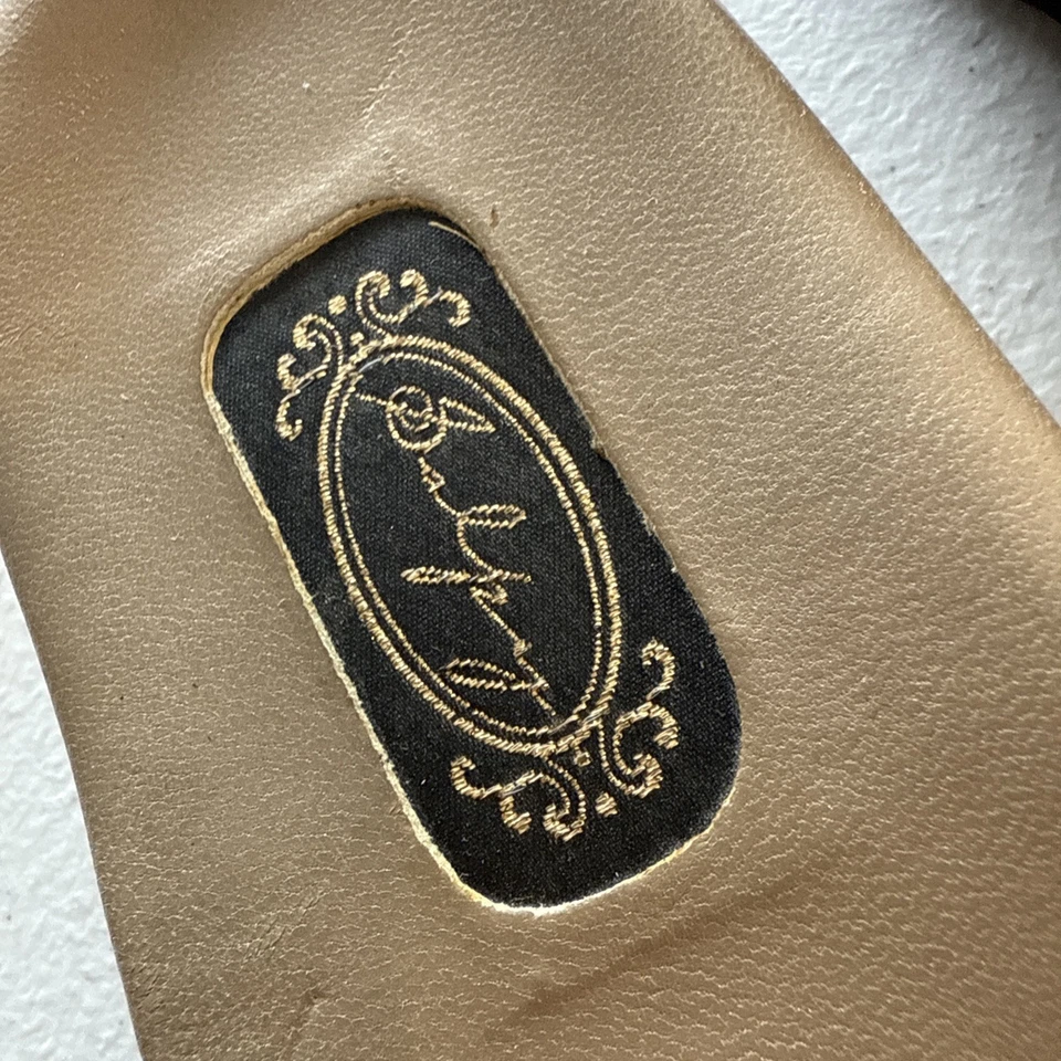 Sandalias planas Salpy punta abierta plateadas y negras metálicas con flores talla 8 Foto 4 de 4