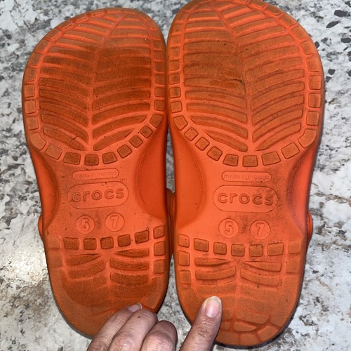 CROCS CLASSIC CLOG SANDALS (MEN 5) (WOMEN 7) ORANGE UNISEX - Picture 5 of 7