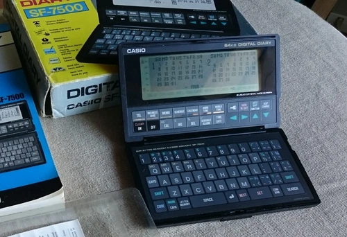 CASIO DIGITAL DIARY SF 7500 -  64 Kb  organiseur agenda électronique COMME NEUF