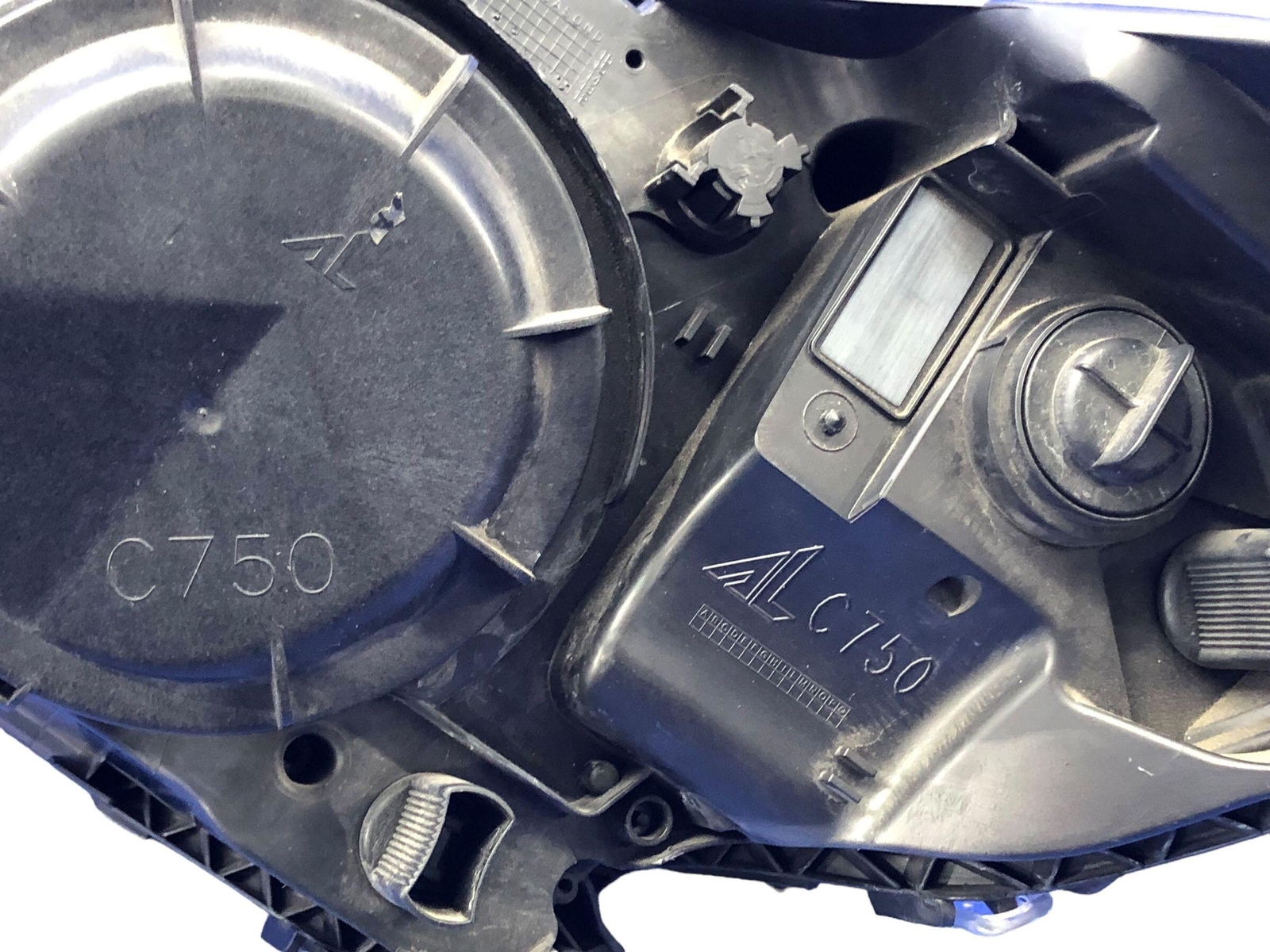 2013-2018 MASERATI GRANTURISMO FRONT RIGHT HEADLIGHT HEAD ASSEMBLY *DAMAGED TAB*