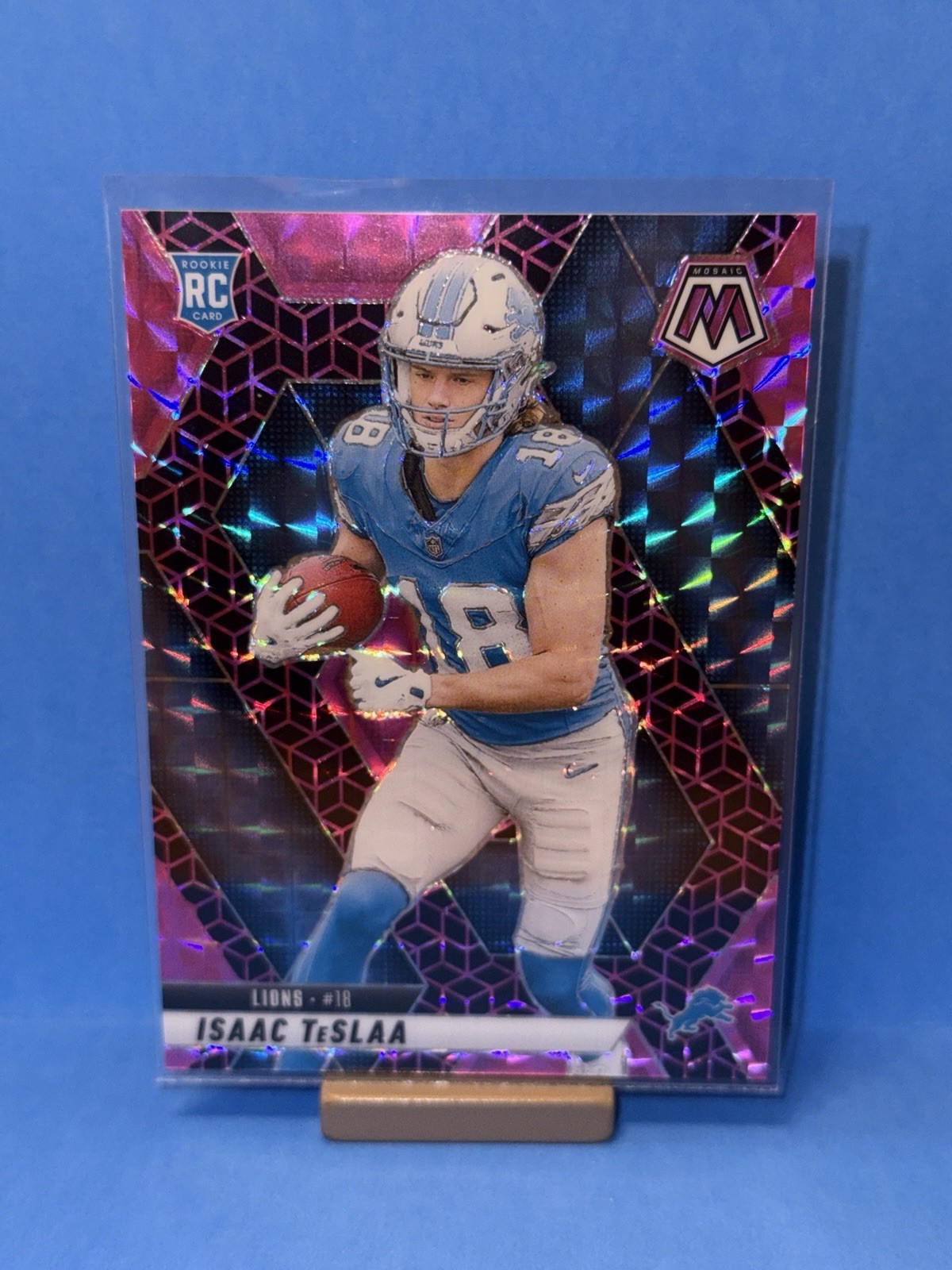 2025 Panini Mosaic Isaac TeSlaa Pink Spectris /13 Rookie #319 Detroit Lions NFL
