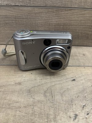 Sony Cyber-Shot DSC-S60 4.1MP Silver Digital Camera W/ Strap. Tested & Works!
