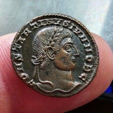 Antike r&ouml;mische M&uuml;nze, sch&ouml;ner Bronzefollis von Constantinus II (A10)