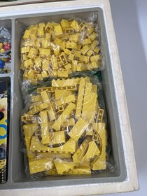 LEGO 6075 Classic Castle Yellow Castle New and Sealed from 1981