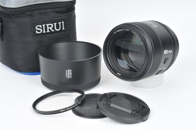 Sirui Aurora Objektiv 85 mm f/1,4 für Sony E Mount inkl. Gehäusedeckel Haube & Filter