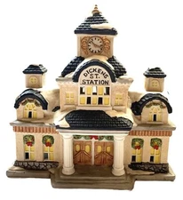 Traditions porcelain Victorian village replacement train station Dickens St 1992