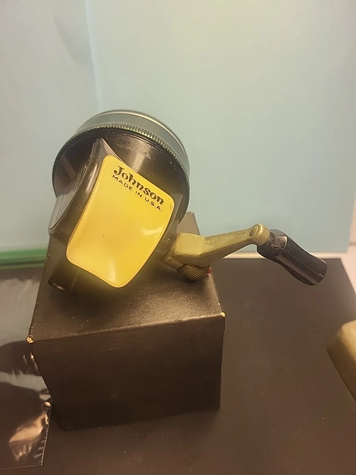 Carrete de colección Johnson 710B spin-cast - Hecho en EE. UU. SKU1x-12 Foto 4 de 4