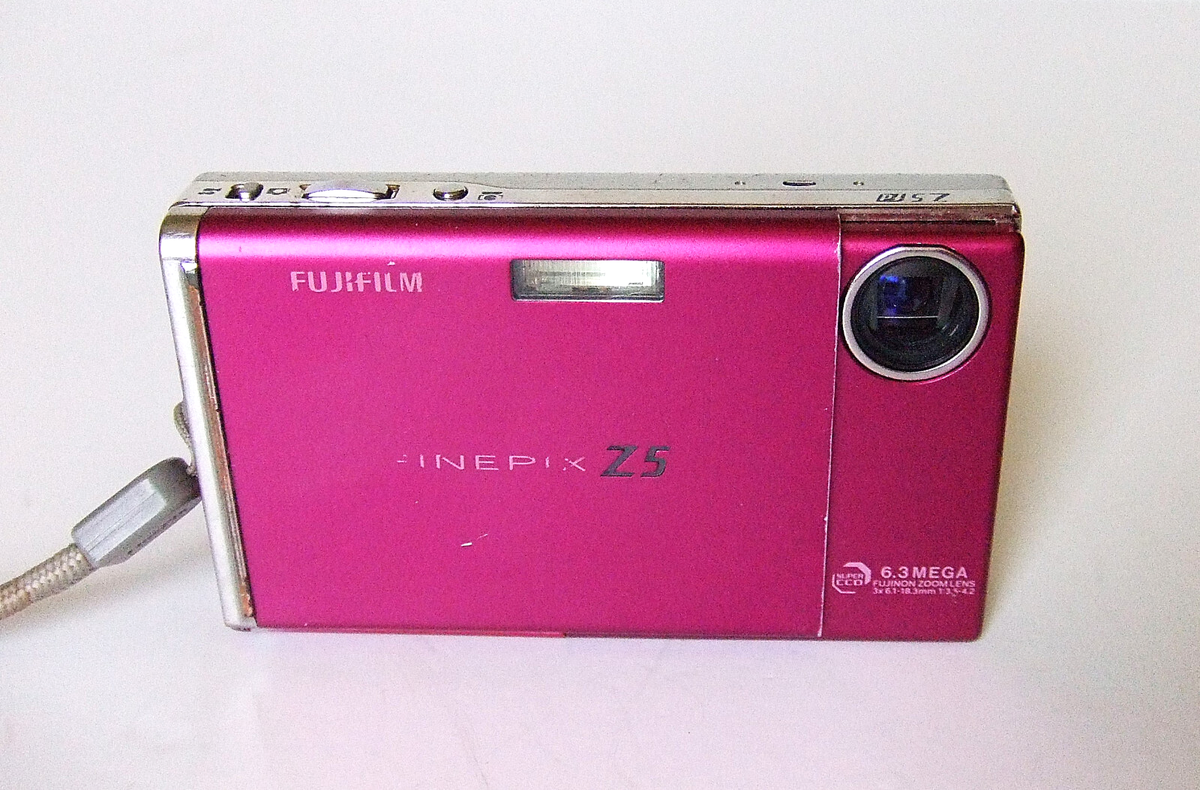 Fujifilm FinePix Z Series Z5fd 6.3MP Digital Camera - Silver Fujifilm FinePix Z Series Z5fd 6.3MP Digital Camera - Silver