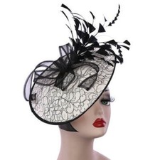STUNNING BLACK  OFF-WHITE SINAMAY FASCINATOR WITH FEATHERS, SPRING RACING