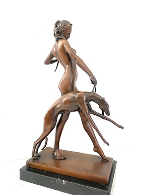 Handgefertigte Bronzefigur  Diana die  Jagtgöttinin Bronze signiert auf Sockel