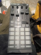 Native Instruments TRAKTOR KONTROL F1 DJ Cont...