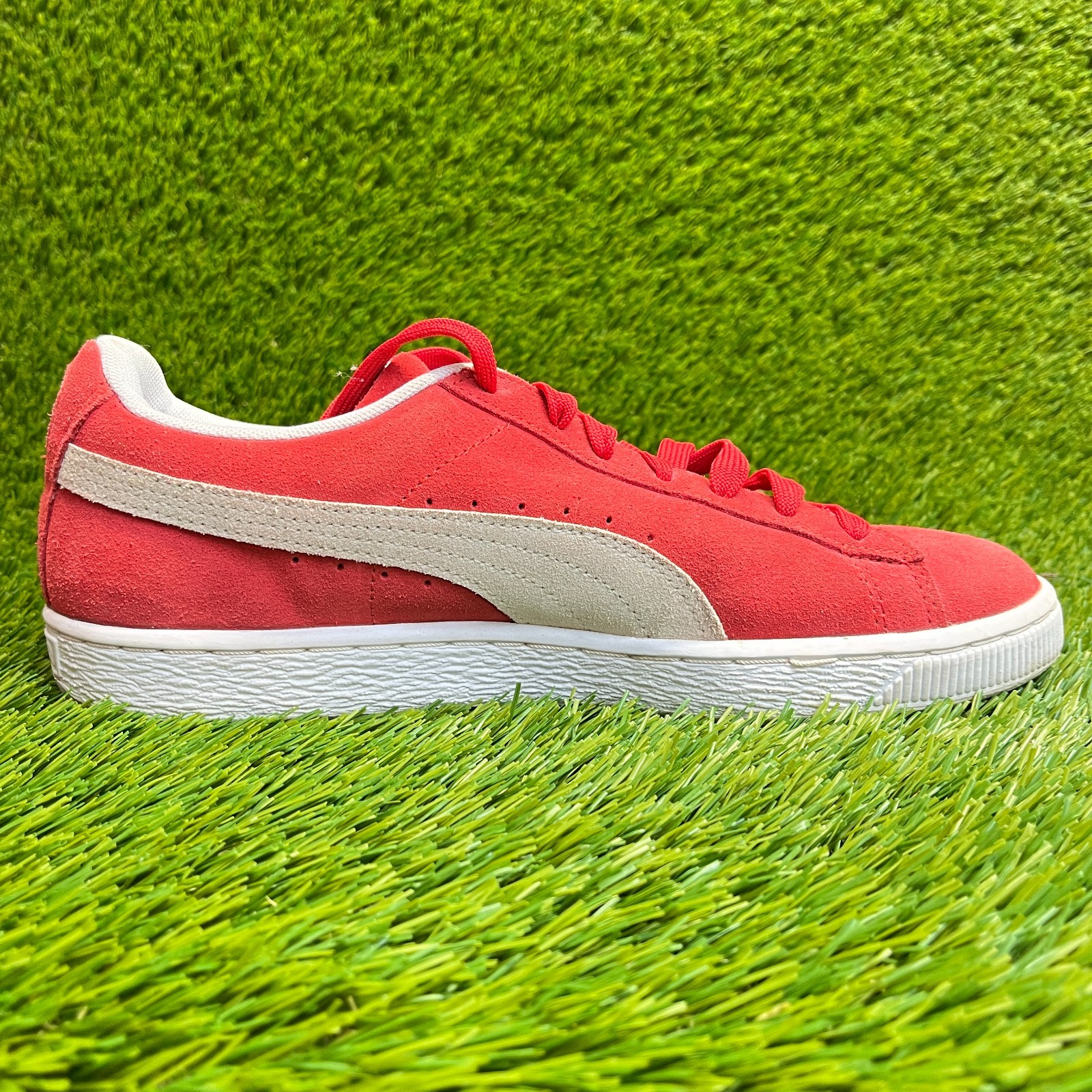 Puma Suede Classic Mens Size 9 Red White Athletic Lifestyle Shoes Sneakers thumbnail 4