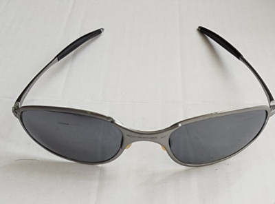 VINTAGE OAKLEY A WIRE Sonnenbrille gebürstet silber dickes Gestell schwarze Iridium-Gläser