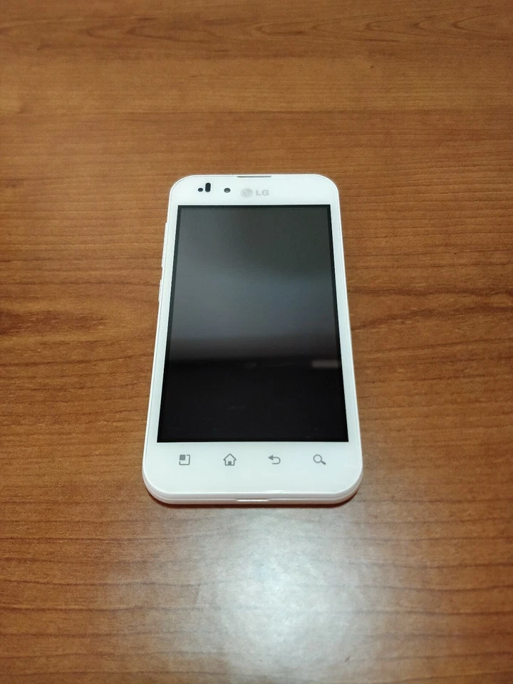 LG OPTIMUS P970 "WHITE VERSION"  5 MEGAPIXEL 4" HSPA WIFI GPS CELLULARE VINTAGE - Immagine 2 di 4