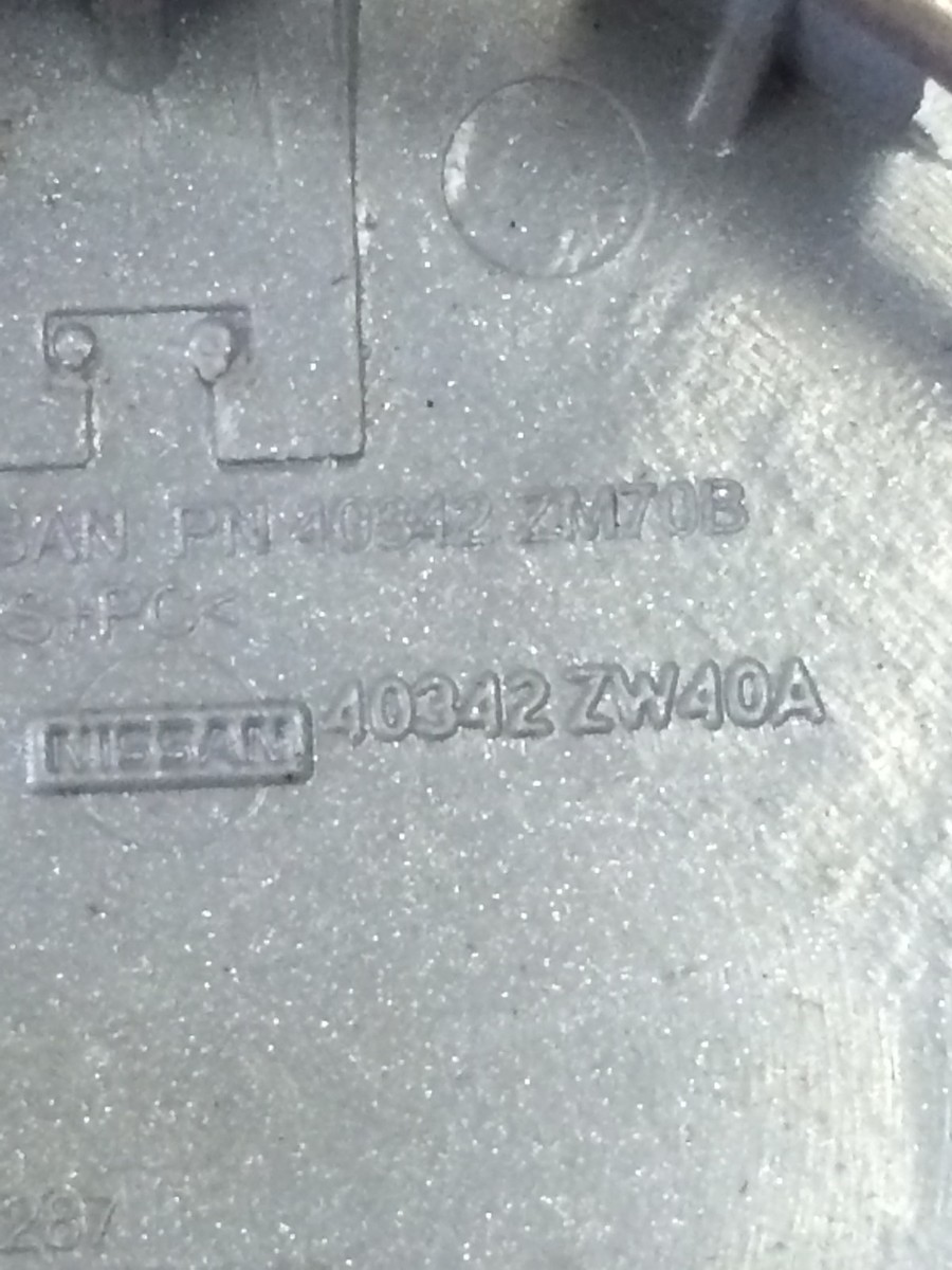 マサ樣專用 C62723 Nissan 370Z, Altima, GT-R OEM Dark Charcoal Center