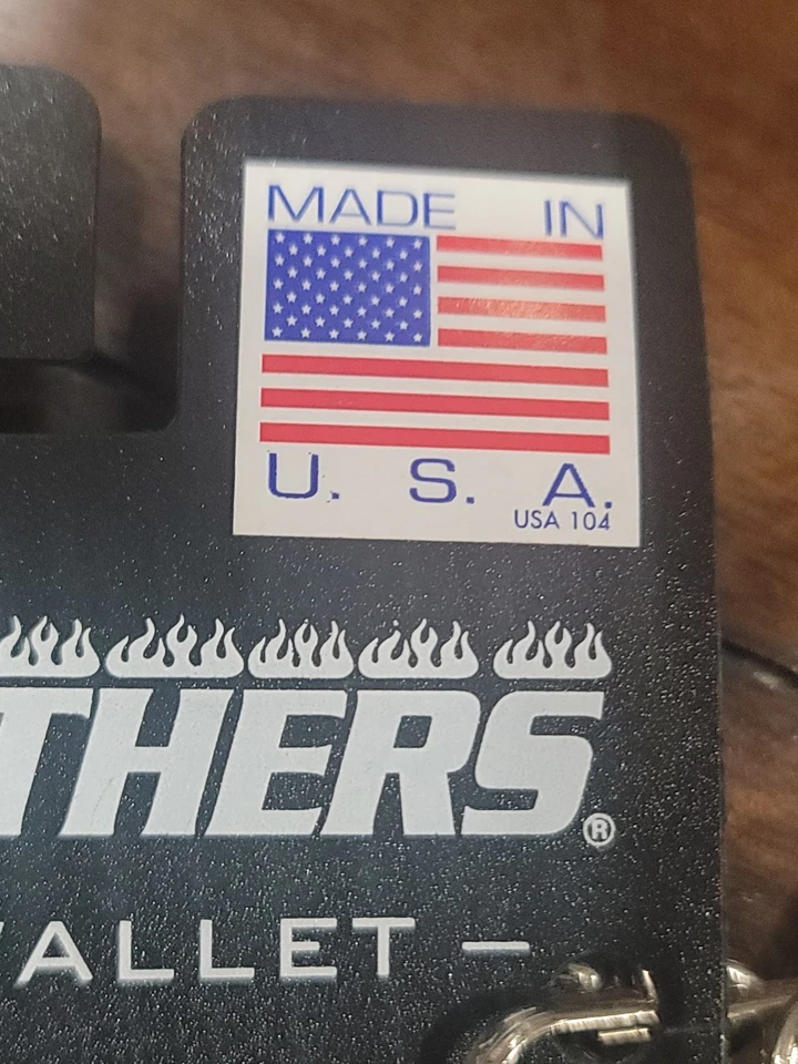 Cartera con cadena CUERO CALIENTE 4 pulgadas cuero triple pliegue “STUDDED” Hecha en EE. UU. Foto 2 de 4