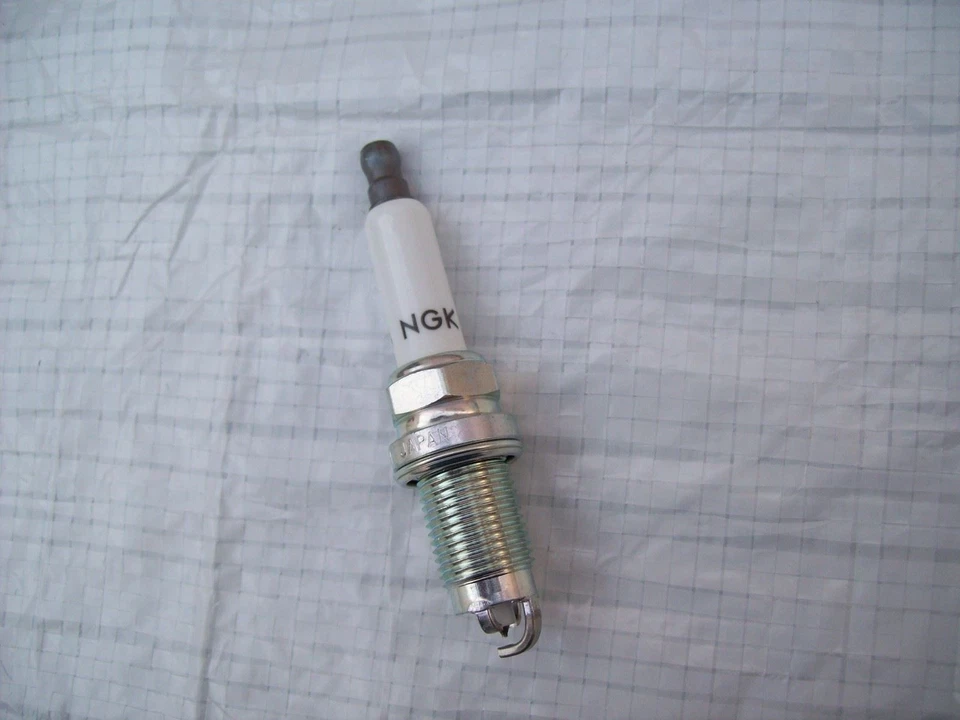 VW Golf 1K 5M NGK Spark Plugs x50 Longlife Genuine 101905620 2001-2011 - Изображение 4 из 4