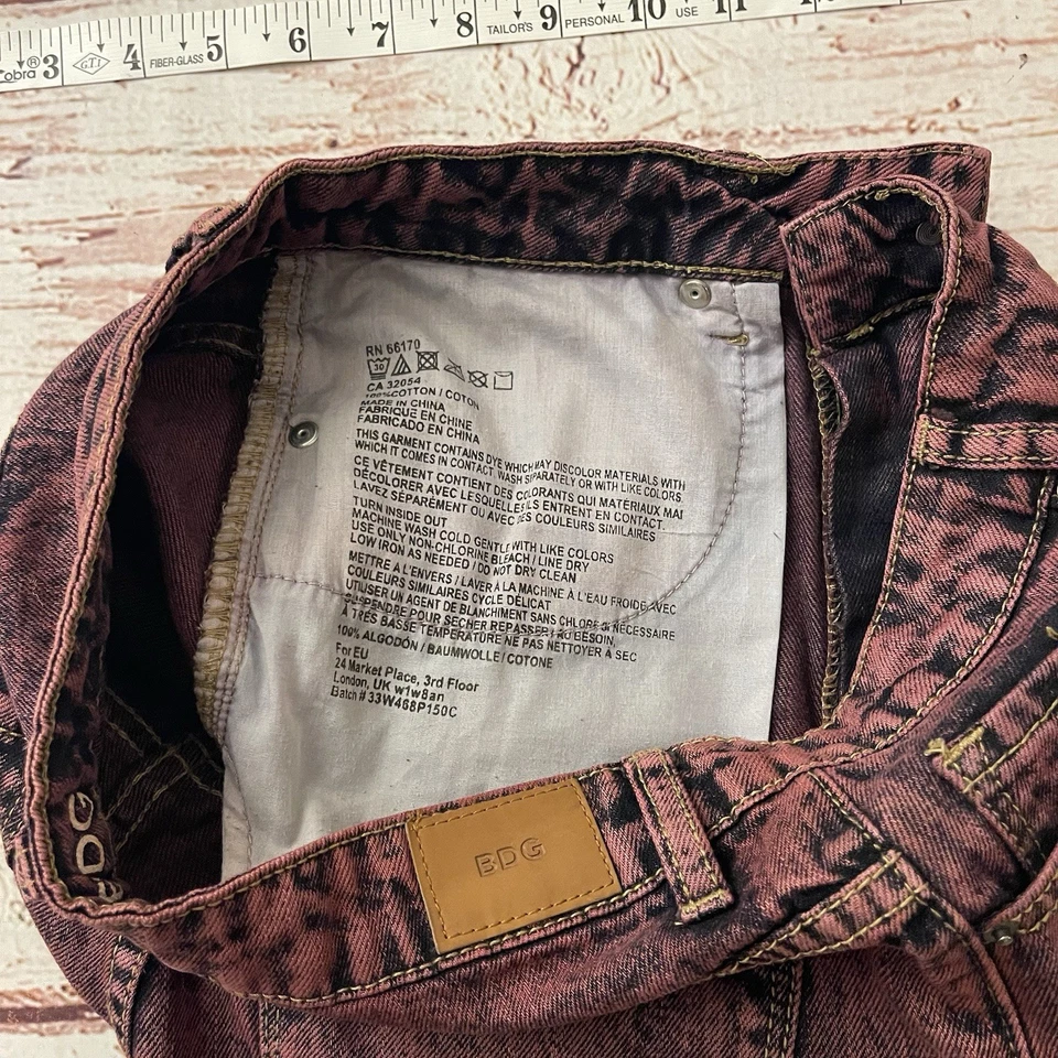 Pantalones Cortos de Jean BDG Urban Outfitters Lou de Tiro Alto Bajo 27 Rosa Lavado Foto 4 de 4