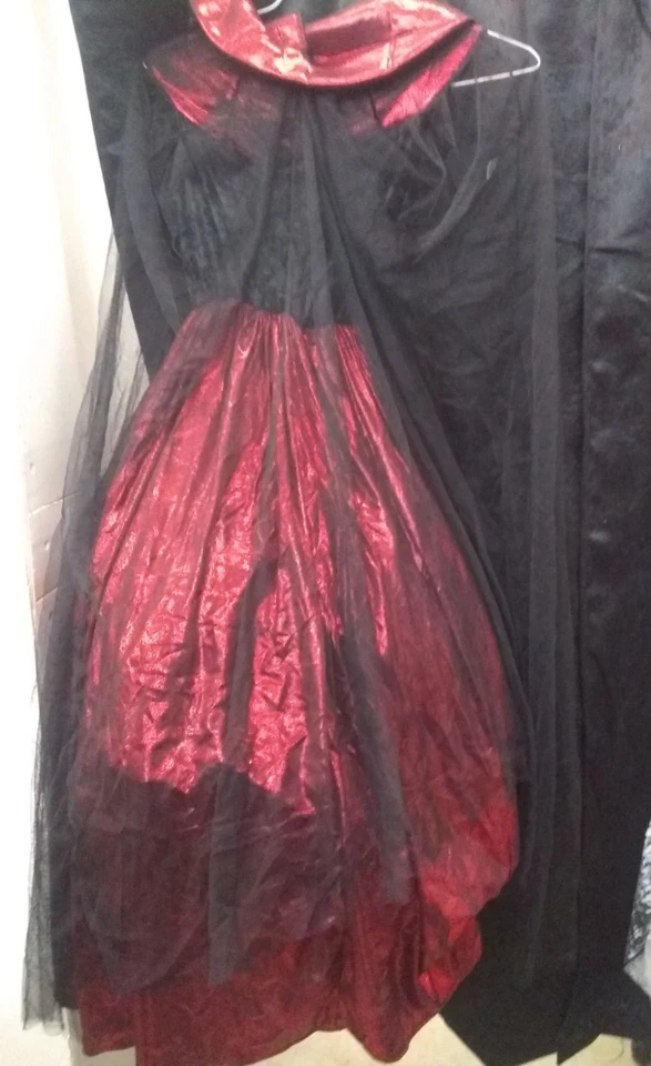 Girl Vampire Dress Costume 7/8 - Image 2 of 4
