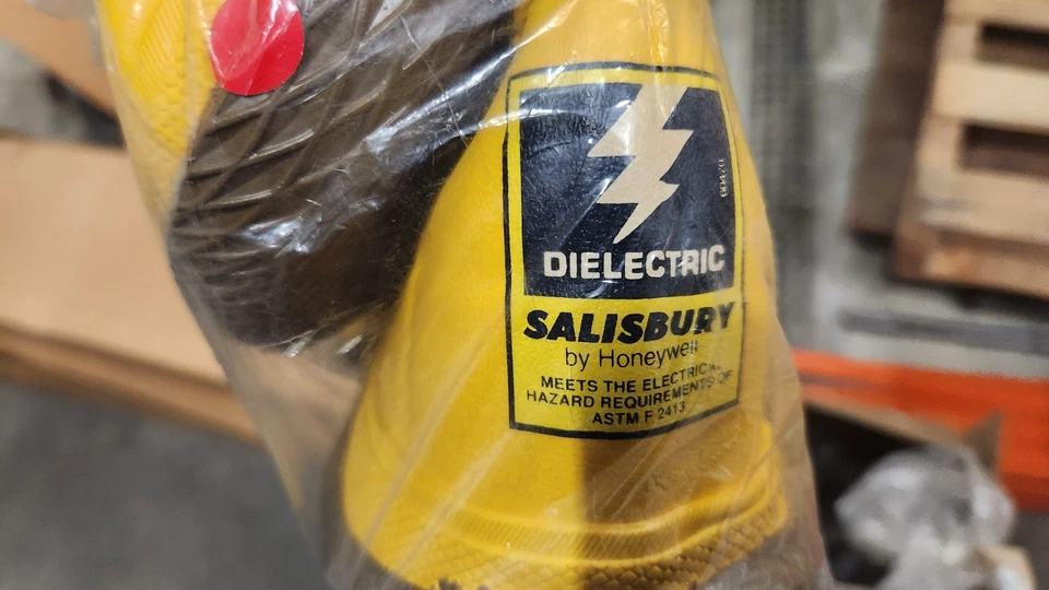 NOVO Salisbury 51510 Tamanho-11 Linemans Storm Sobresapa Dielétrica Borracha de Cura Profunda - Imagem 3 de 4