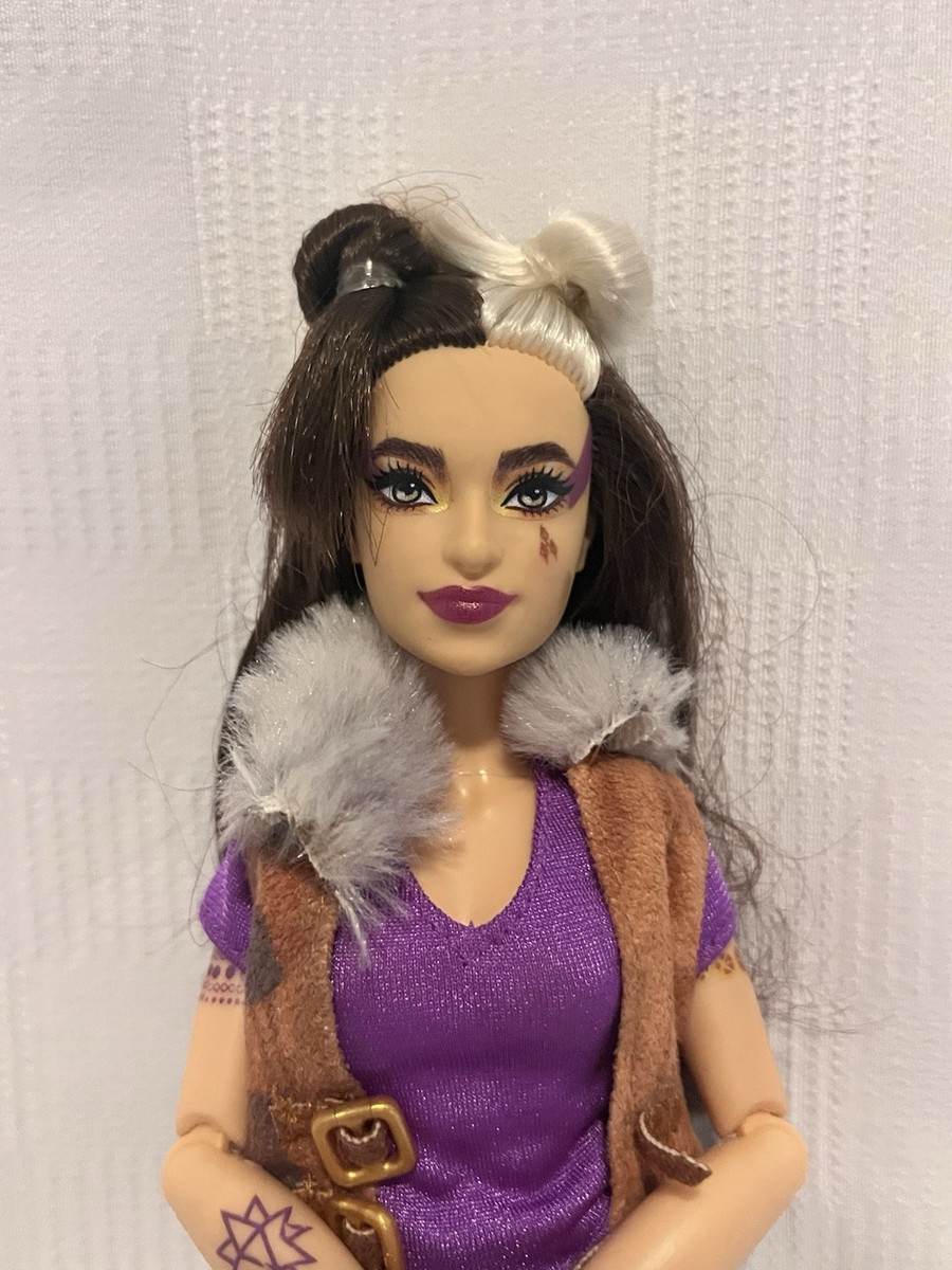 Mattel Disney Zombies 2 Wynter Barkowitz Dressed Articulated