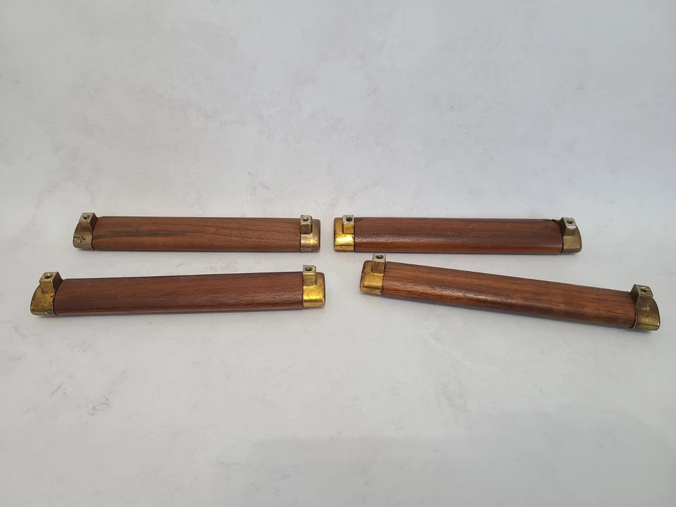 老式木材和黄铜抽屉拉手 — 第 2/4 张图片