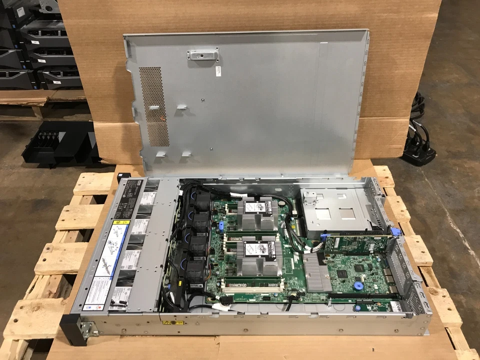 LENOVO ThinkSystem SR550 Server - Xeon Bronze 3106 1.70GHz 128GB 8x 1TB HDD - Image 2 of 4