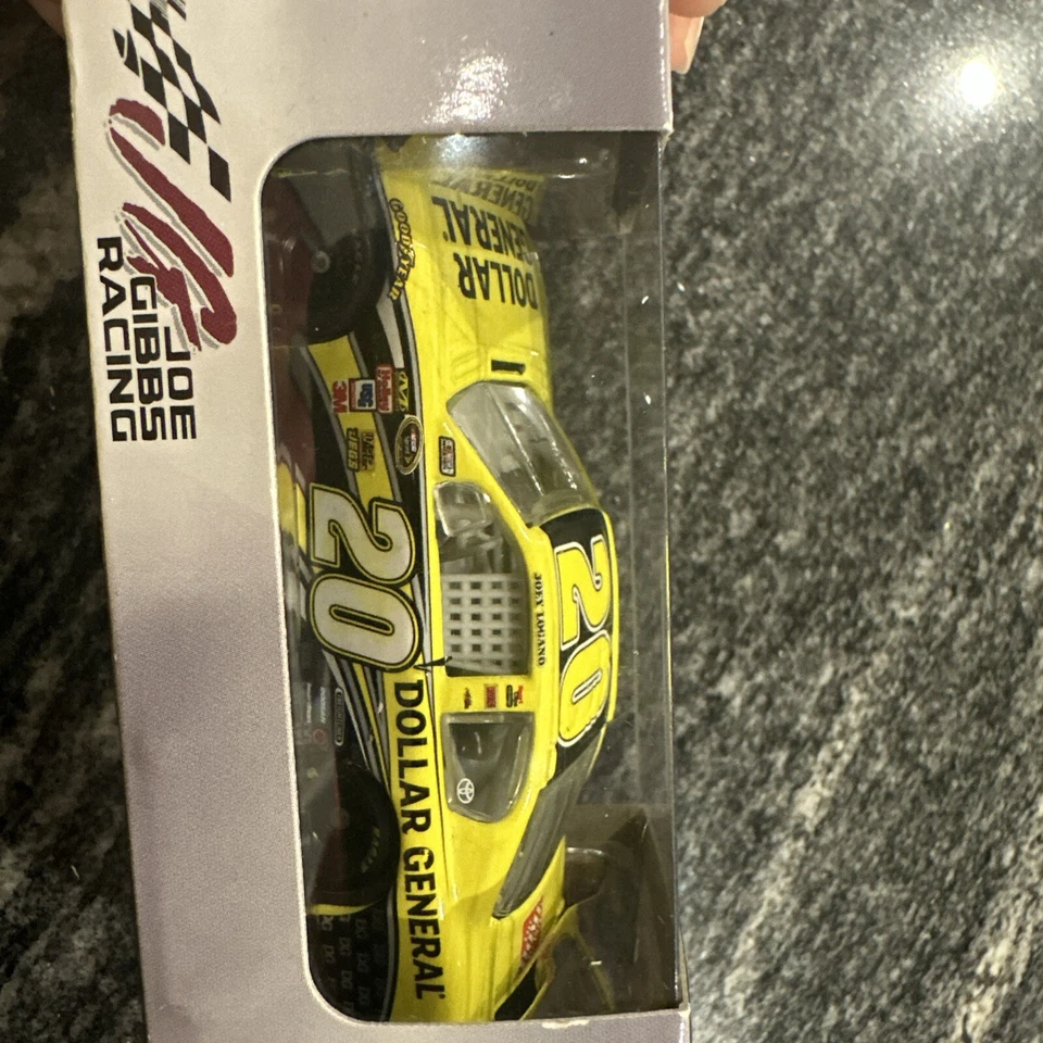 Coche Joey Logano #20 Dollar General 2012 escala 1:64 Foto 3 de 4
