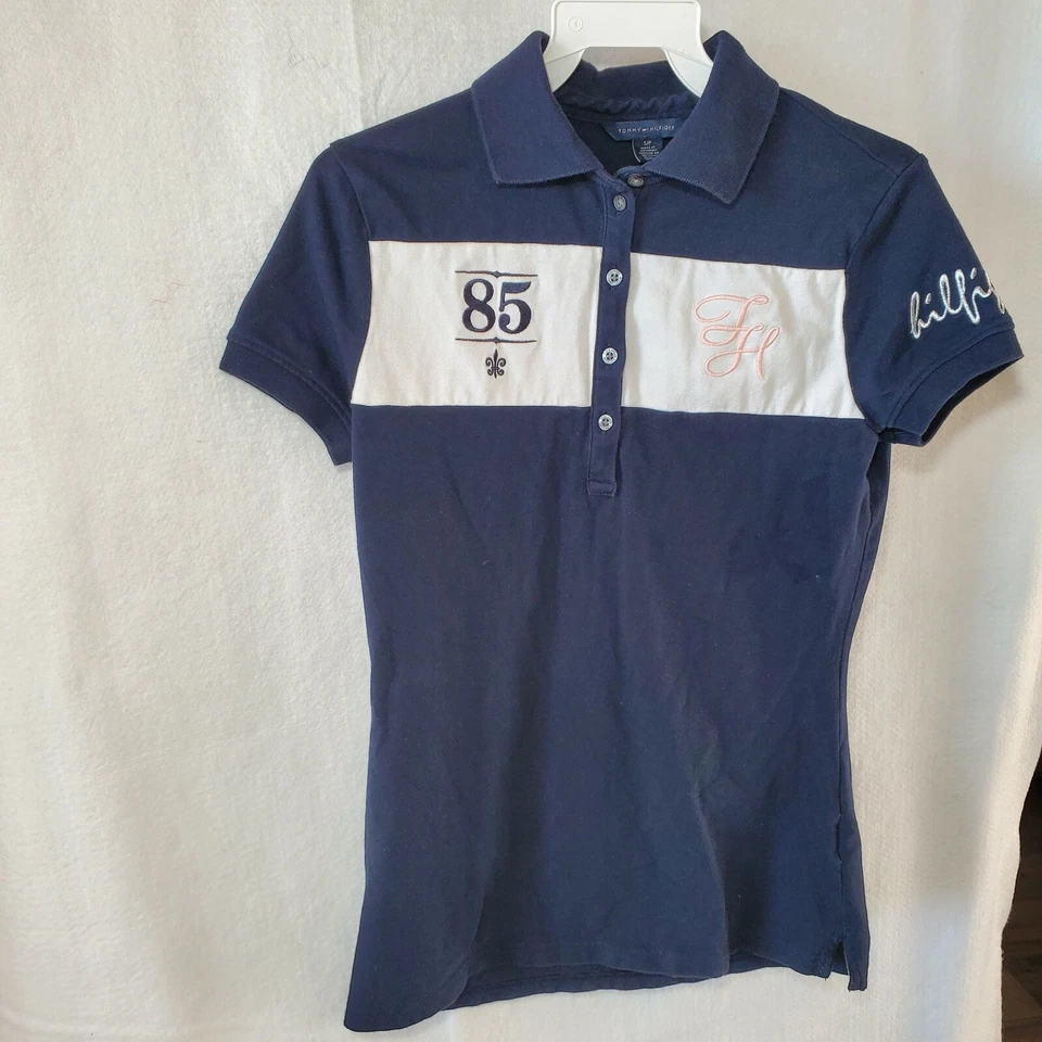 Polo Tommy Hilfiger para mujer talla pequeña  Foto 2 de 4