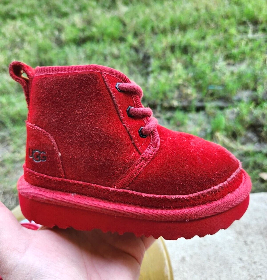 Ugg Neumel II "ROJO" niño pequeño 8C Foto 3 de 4