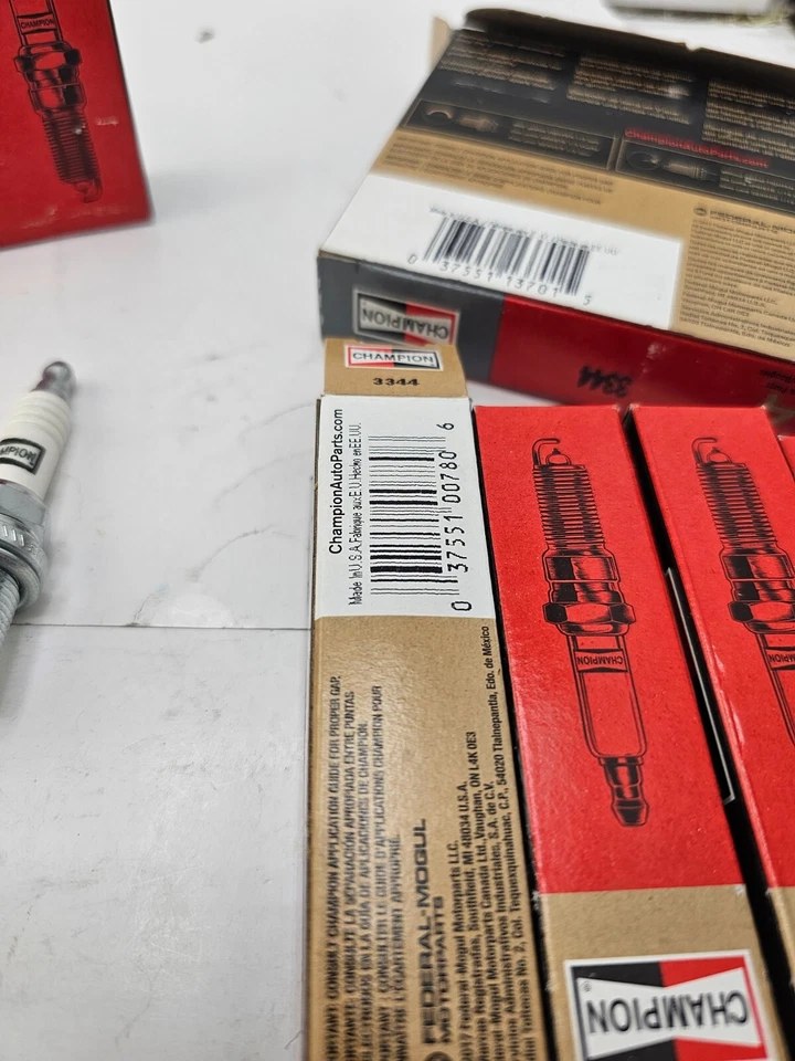 (CANTIDAD 8) Bujía Champion Platinum 3344 para Mercedes-Benz Maybach S650 2020 Foto 2 de 4