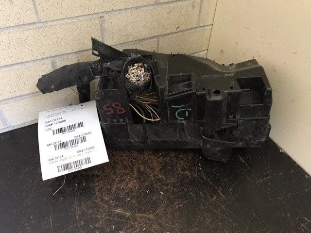 Fuse Box Engine Turbo Fits 13-16 MKT 1735459 - Image 2 of 4