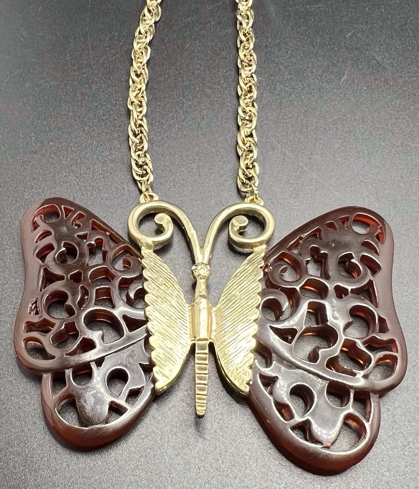 Collar colgante ANTHROPOLOGIE tono dorado/mariposa lucita nuevo con etiquetas Foto 3 de 4