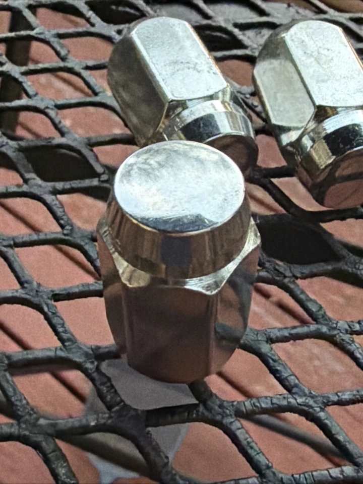 MCGARD 69400 New Wheel Lug Nuts Set Of 3 Factory Correct Style AMC Jeep CJ7 CJ8 - Imagem 4 de 4