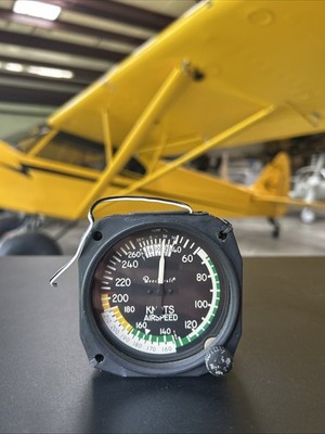 United Instruments/Beechcraft Airspeed Indicator P/N : 8130 CODE B. 552