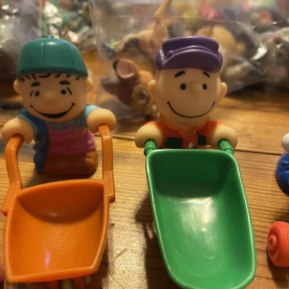 Peanuts Charlie Brown Snoopy Hardees Kids Meal Toys Plus extra Parts  80s - Image 3 of 4