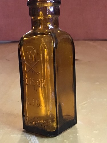Vintage golden amber brown skull and crossbones poison bottle - Picture 3 of 8