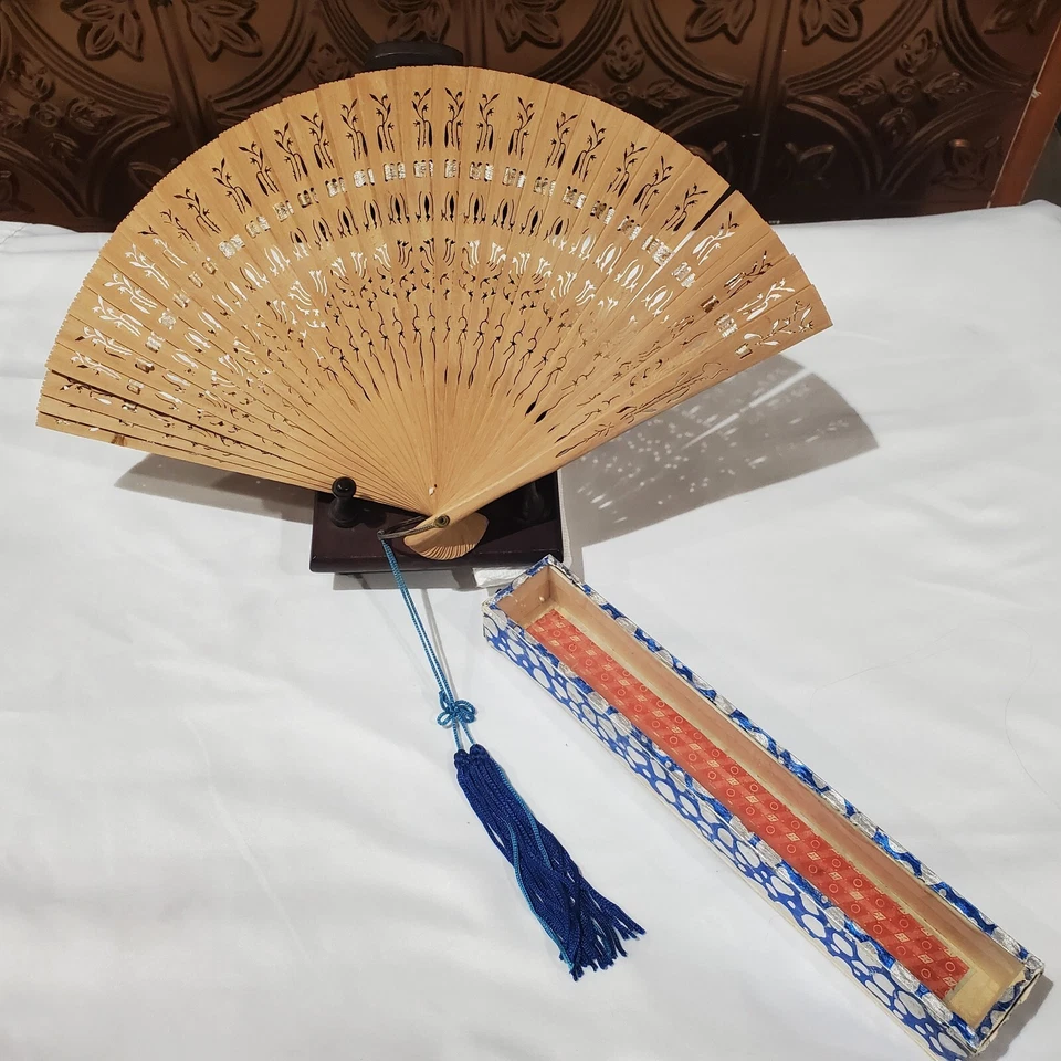 Sândalo chinês feminino esculpido por fã Kung Brothers 1940-1948 com caixa original 12" - Imagem 3 de 4