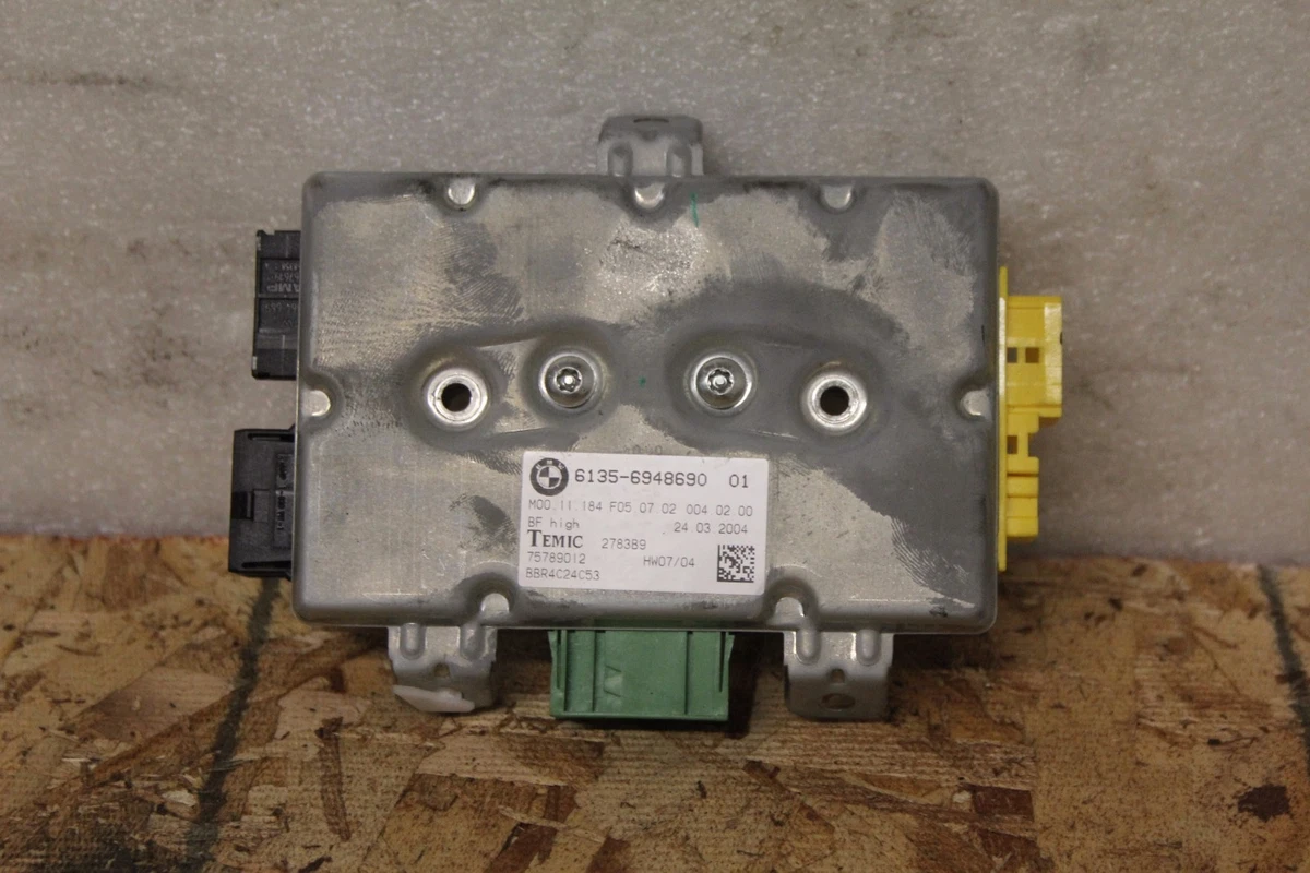 L0372 2004-2007 BMW 5 Series Front Door Module Computer RH 
