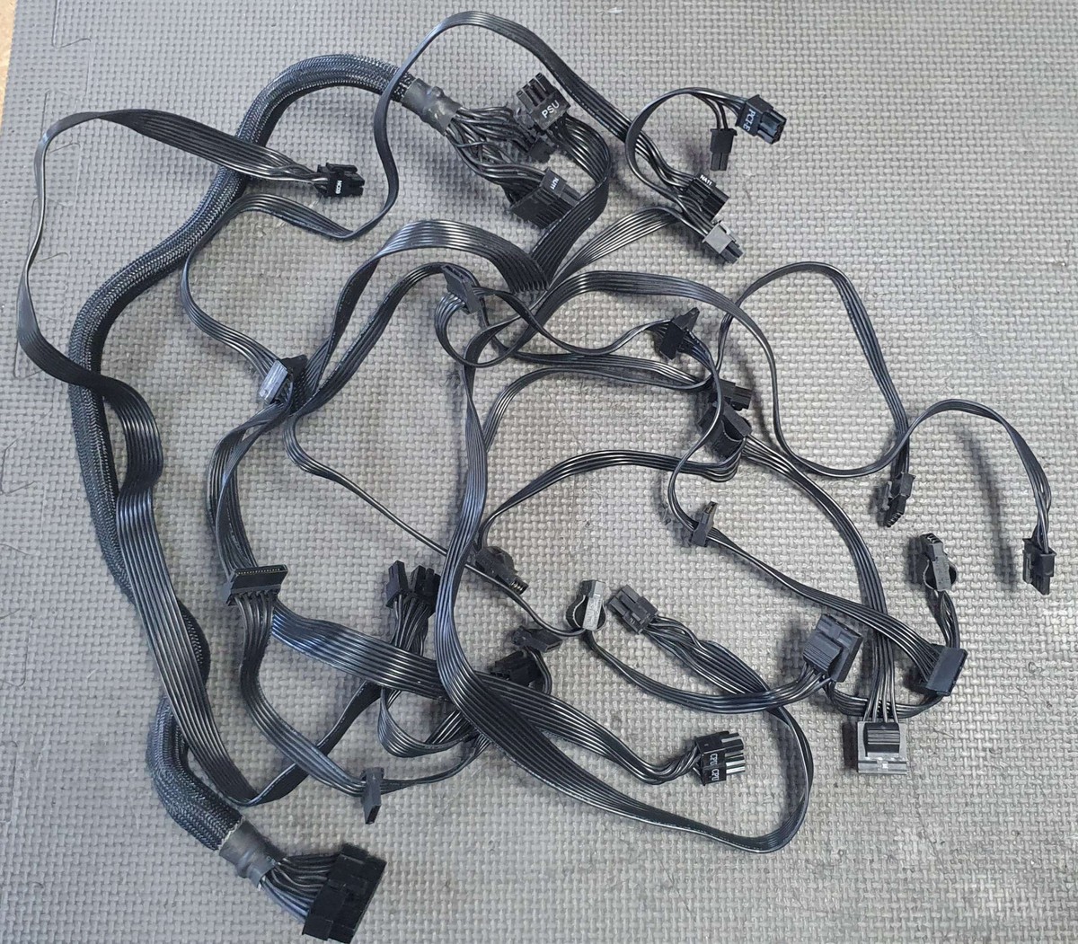 Cooler Master V1200 Platinum 1200W Full-Modular 80 Plus Platinum