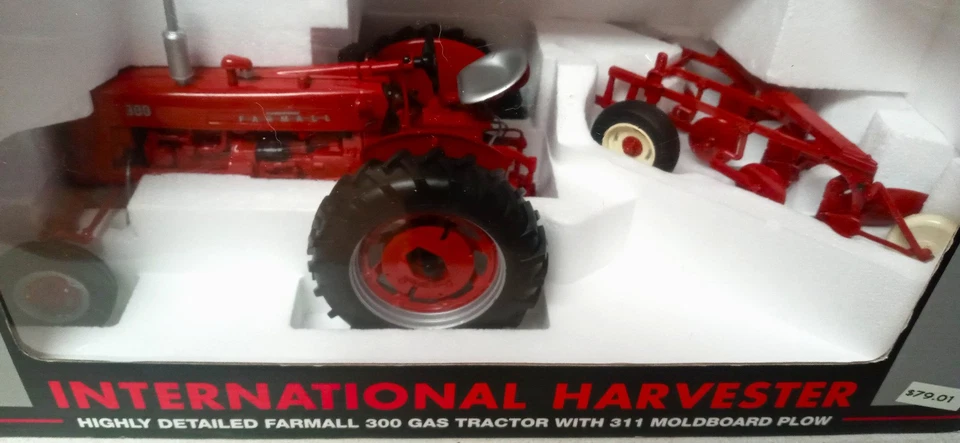 SpecCast 1/16 Scale Farmall 300 Gas Tractor with 311 Moldboard Plow 2008 Box - Image 2 of 4