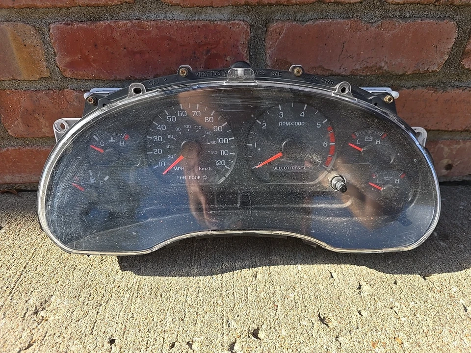 2000 福特野马 V6 3.8L 仪表组、计算机 ECU、点火和钥匙 A/T — 第 2/4 张图片