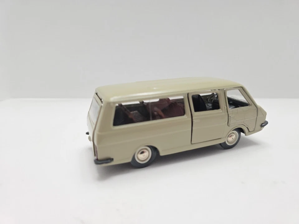 1:43 RAF 2203 A18 NOVOEXPORT USSR CCCP SARATOV **Tan/Beige** - Image 4 of 4